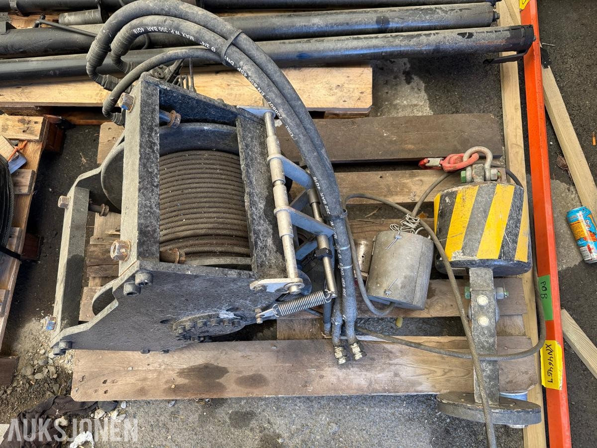 Hydraulisk løftevinsj med vaier – trekker 2,5 tonn